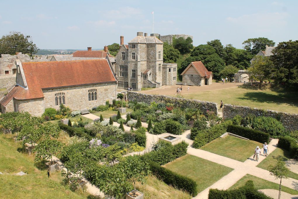 Carisbrooke Castle Flickr wdw1998 2013