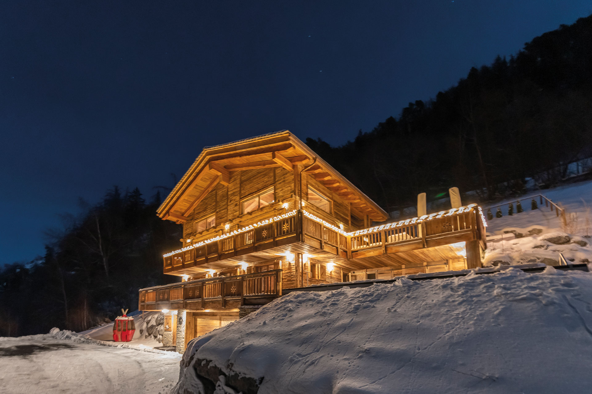 8 Of The Most Luxurious Ski Hotels & Chalets In The World