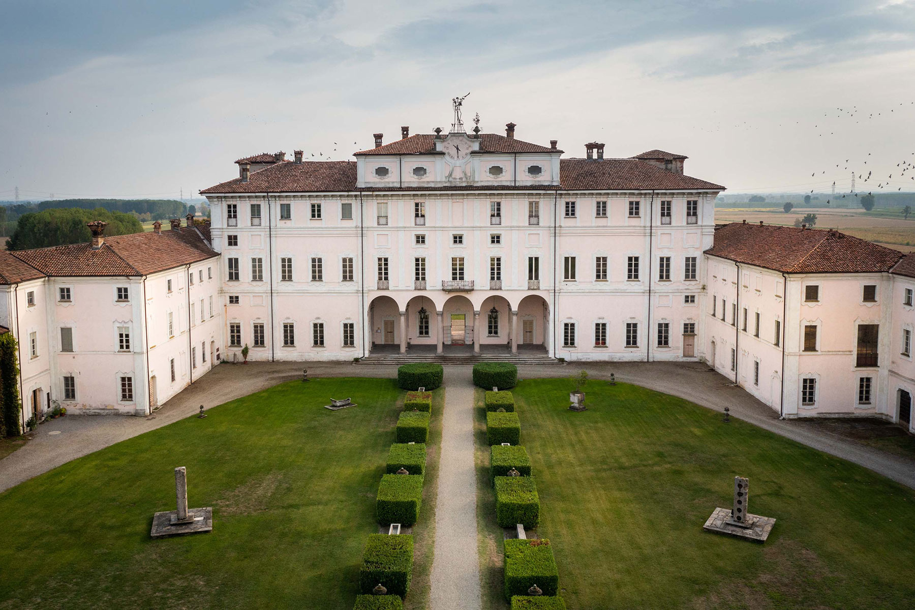 This Grand Italian Villa Is Up For Auction