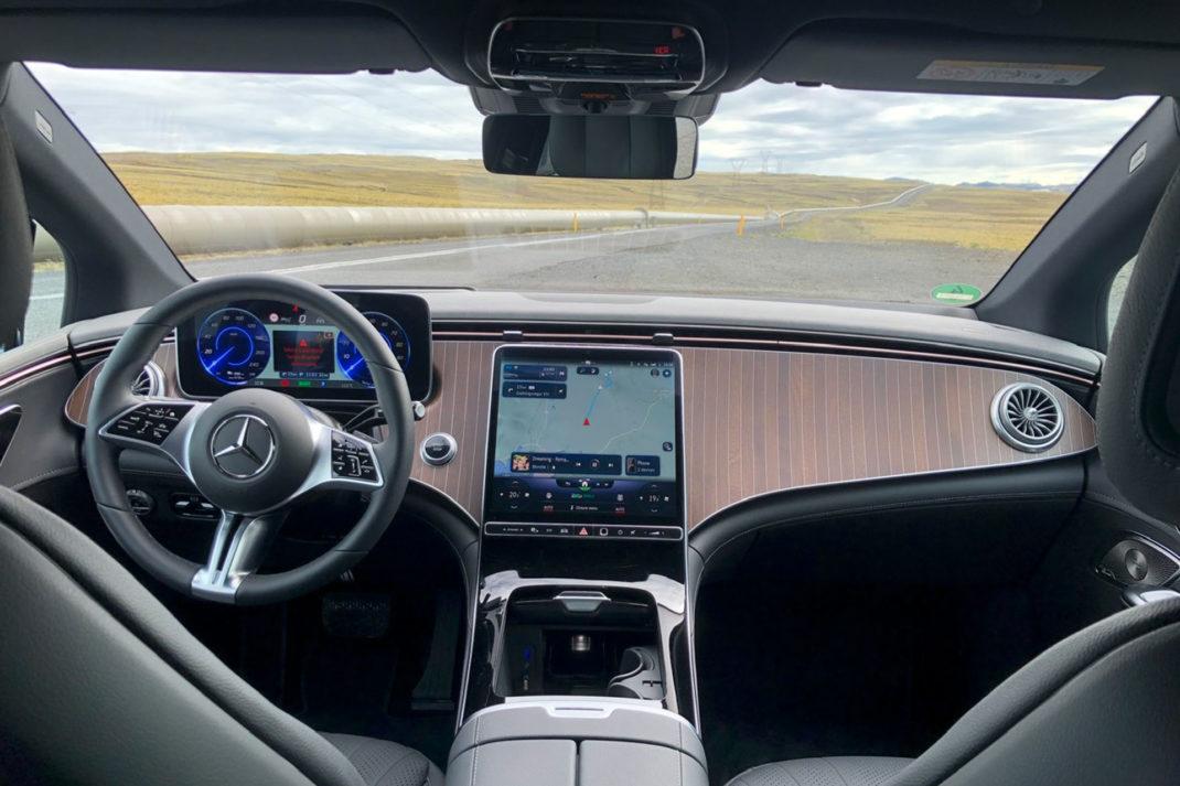 Interior view of the Mercedes EQE 350+