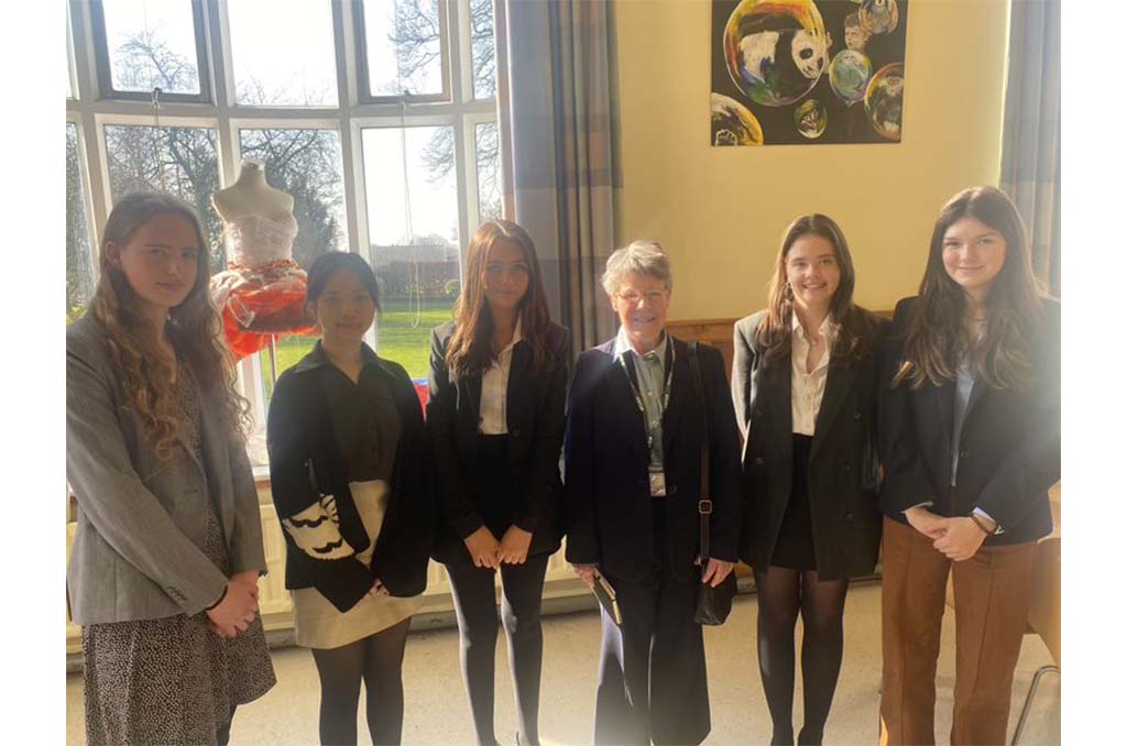 Astrophysicist Inspires Girls to Explore STEM
