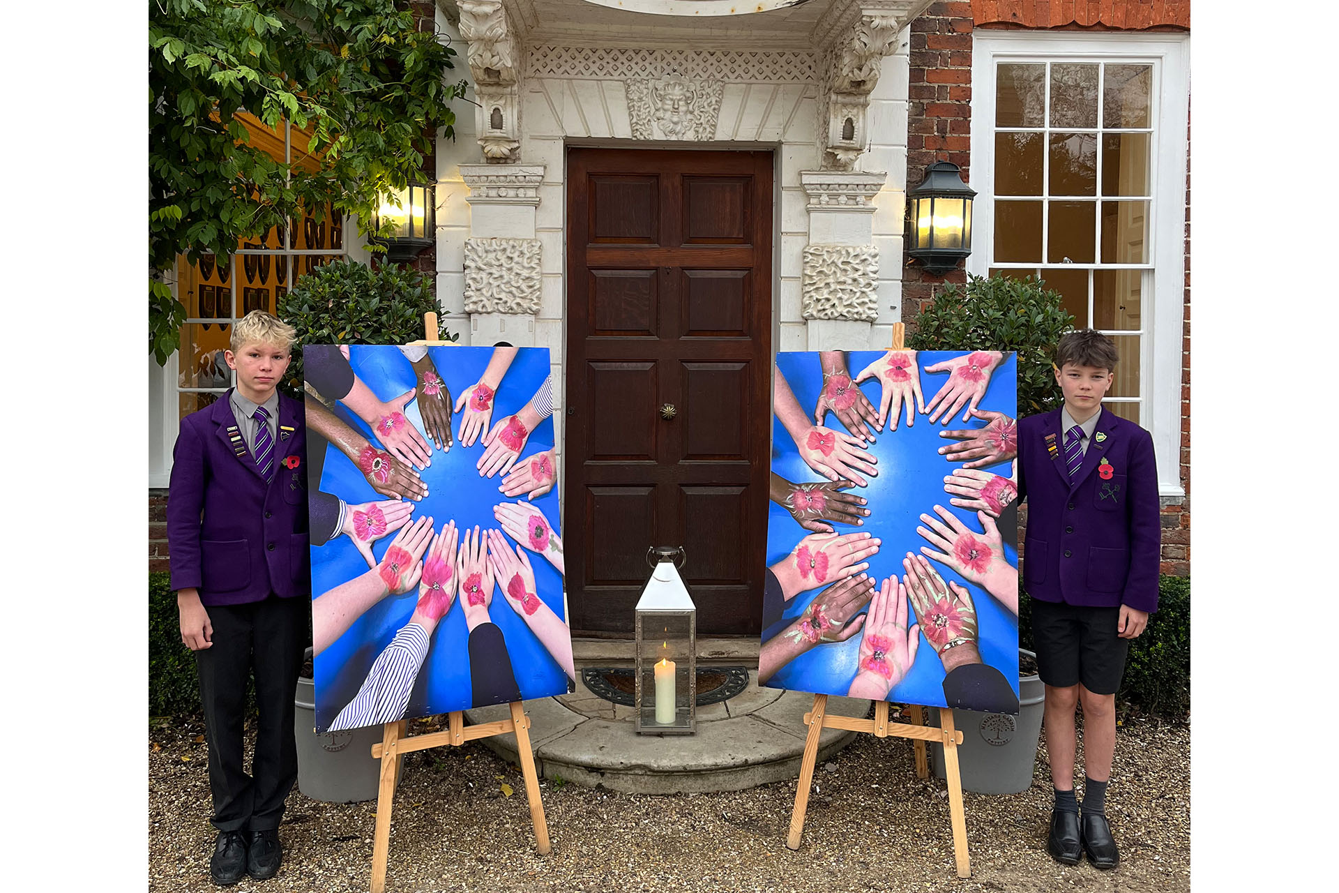 York House Honour War Heroes With 'Human Wreath' Artwork